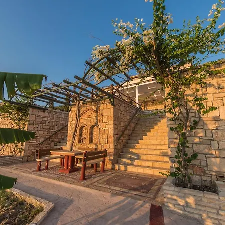 La Perla Villa